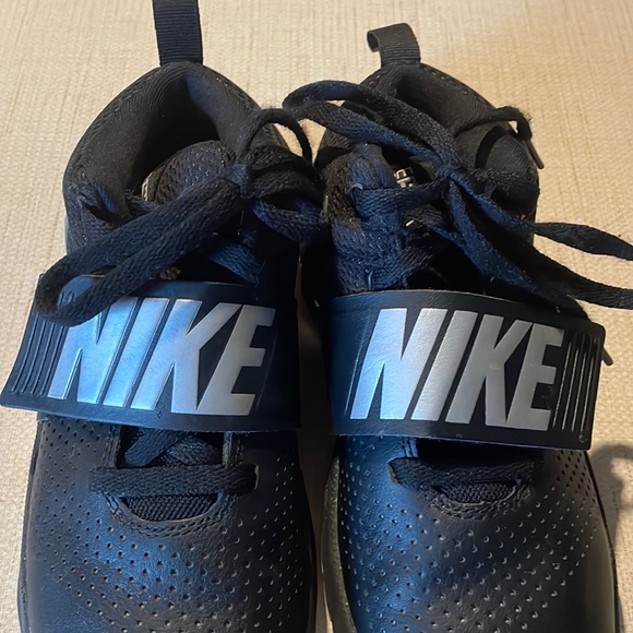 Nike basketball shoes size 4.5 youth - Picture 2 of 8